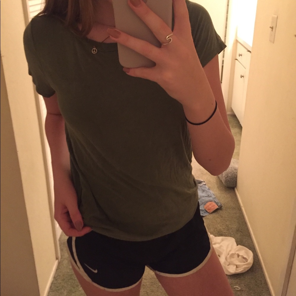 American Eagle army green tee